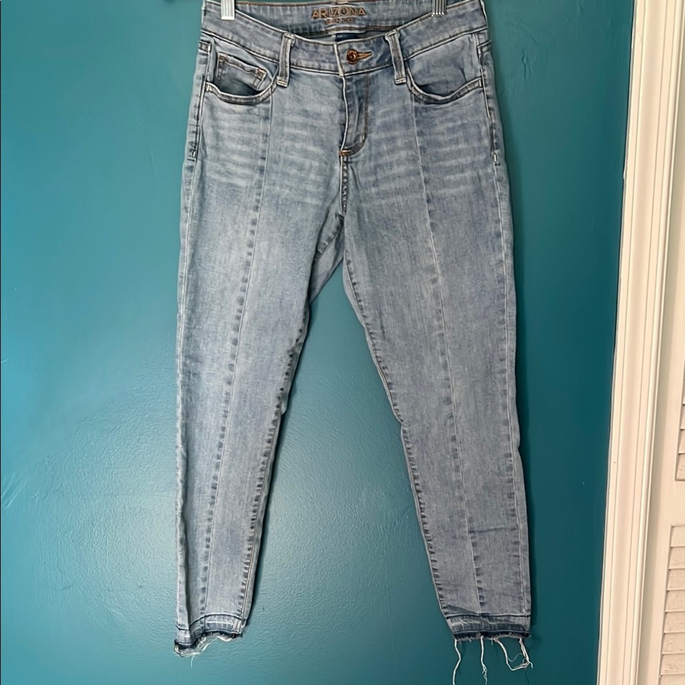Arizona Jean Company Blue Cropped Ankle Jeans